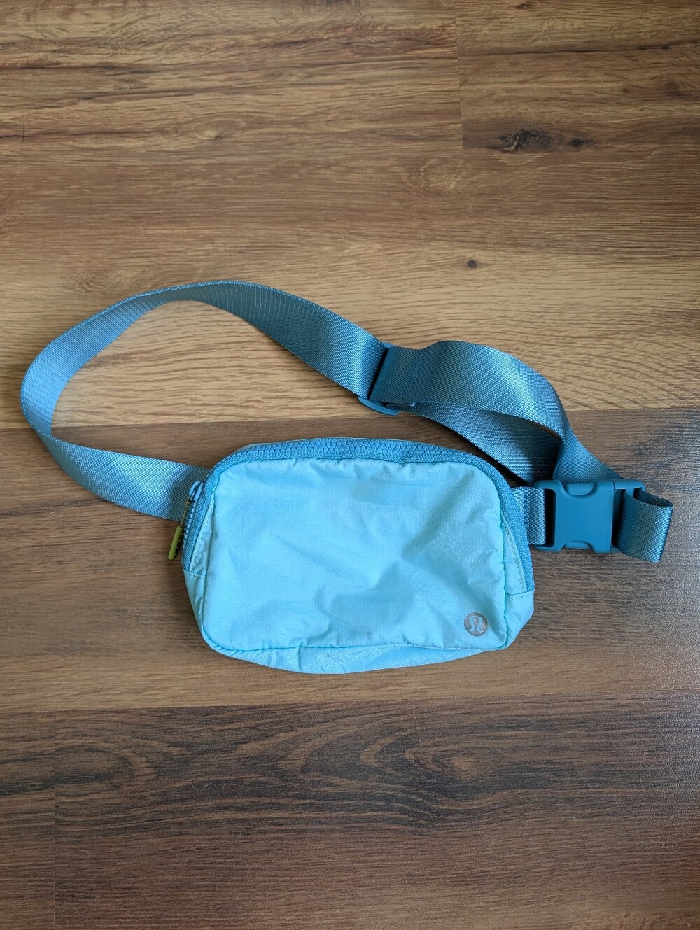 lululemon athletica light blue crossbody waist pack Everywhere Belt Bag